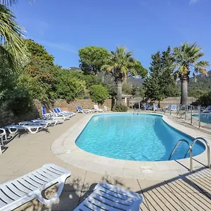  Hébergement de vacances Snug In Les Mimosas With Pool